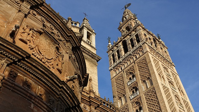 Visit La Giralda